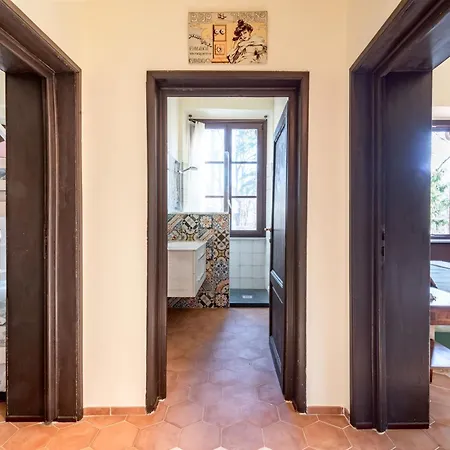 La E Bella Villa *
